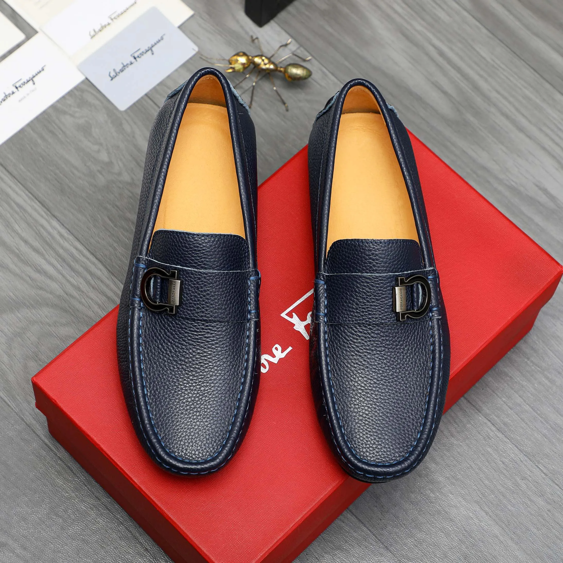 Men's shoes 💰p380 Product trademark: Ferragamo " Ferragamo ] Casual slip-on men's shoes Regular size: 38-45 Product material: Selected pebbled cowhide upper, pigskin lining, rubber outsole